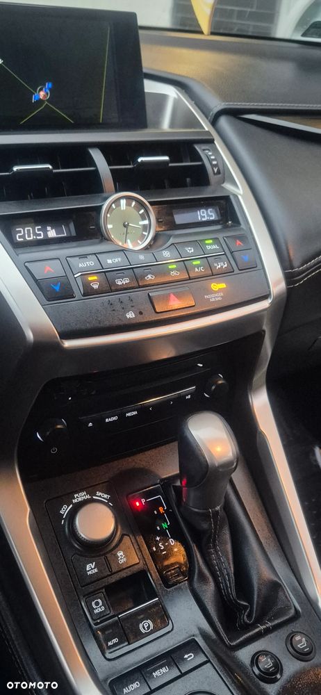 Lexus NX 300h Elite AWD - 19