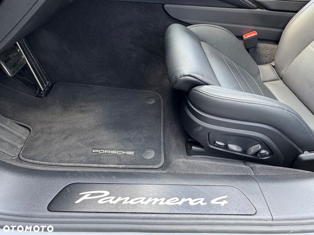 Porsche Panamera 4 E-Hybrid PHEV - 25