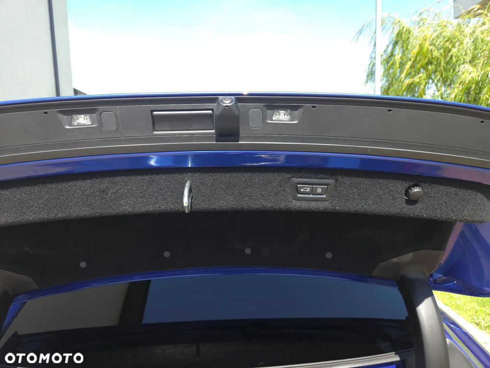 BMW Seria 8 - 23