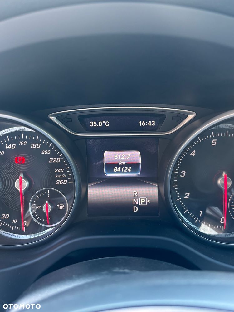 Mercedes-Benz CLA 180 7G-DCT - 24