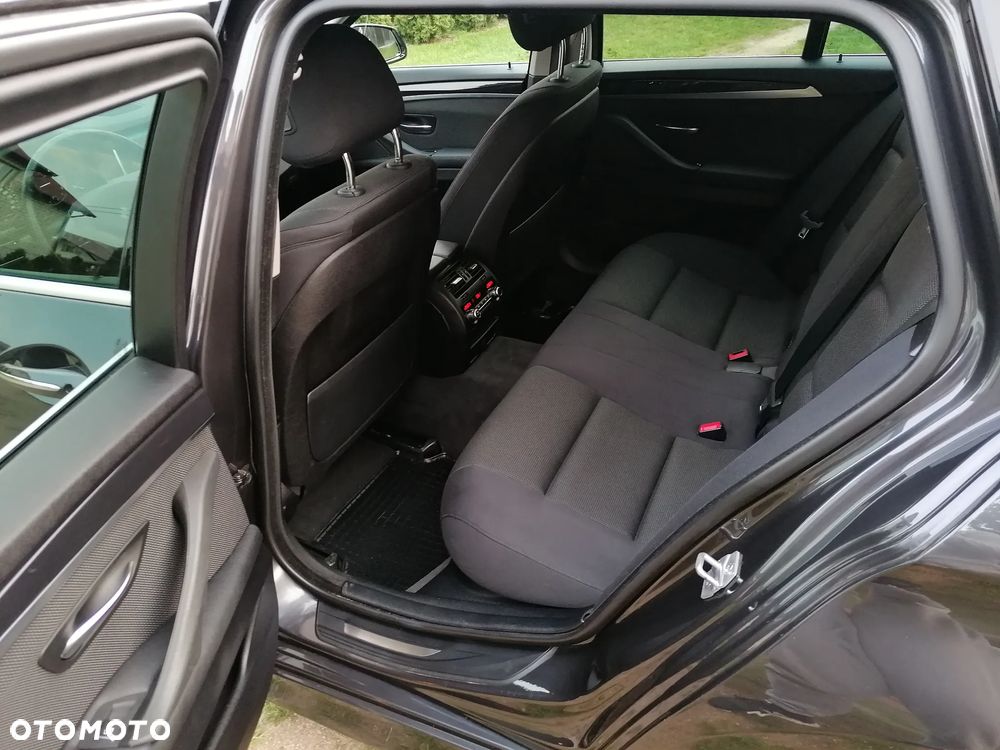 BMW Seria 5 520d Luxury Line - 11