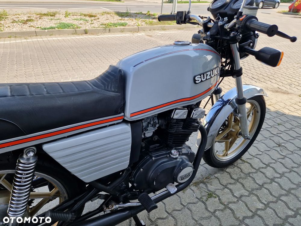 Suzuki GSX - 27