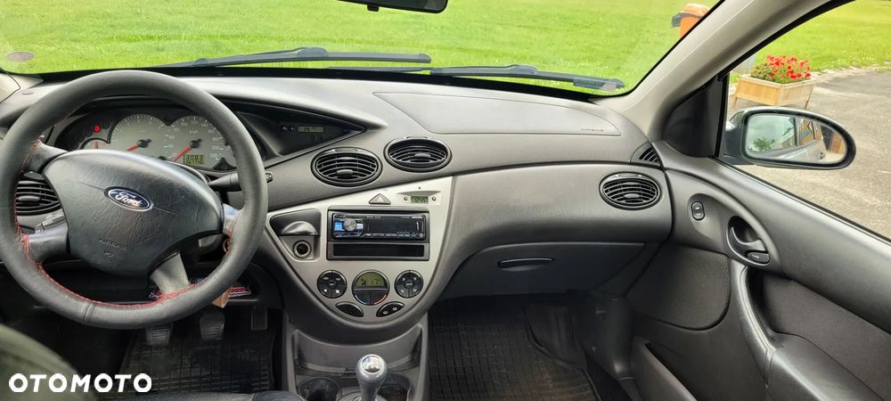 Ford Focus 1.6 Ghia - 8