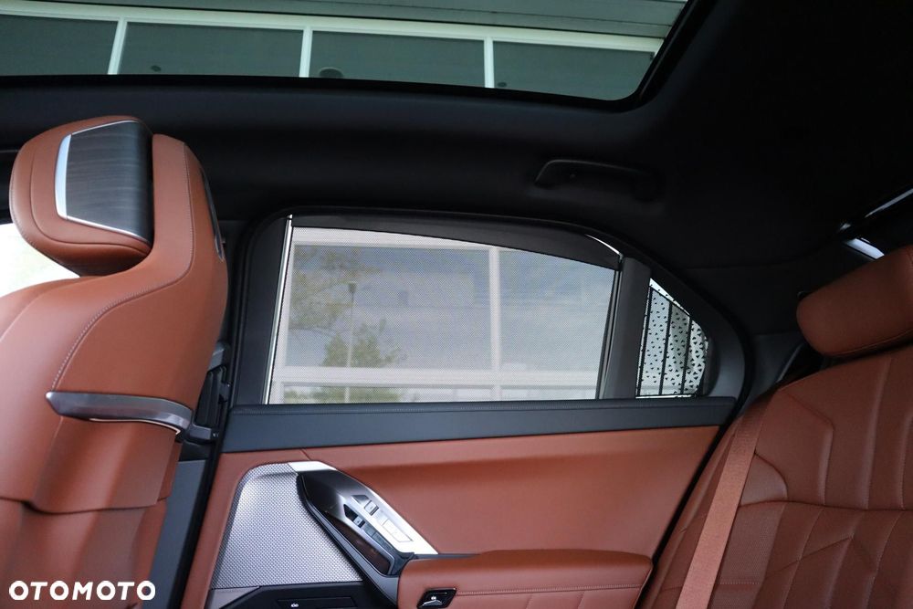 BMW Seria 7 - 24