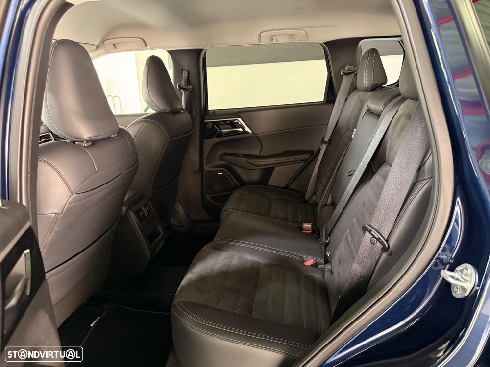 Mitsubishi Outlander - 10