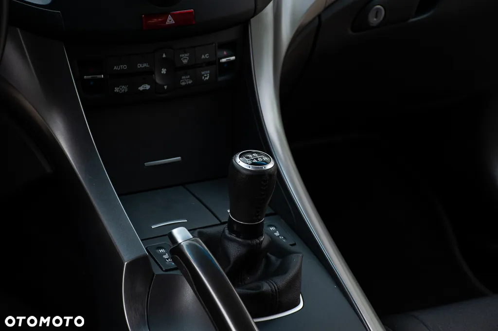 Honda Accord 2.0 Executive - 32