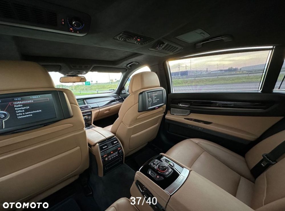 BMW Seria 7 750i L xDrive - 23