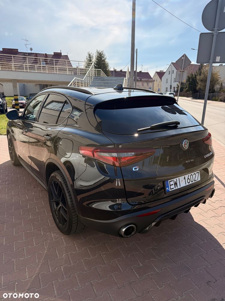 Alfa Romeo Stelvio 2.0 Turbo 16V AT8-Q4 Ti - 9