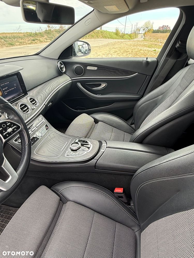 Mercedes-Benz Klasa E 220 d 9G-TRONIC Sportstyle Edition - 24