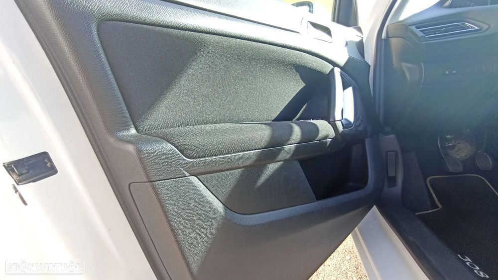 Peugeot 308 1.6 BlueHDi Allure J17 - 15