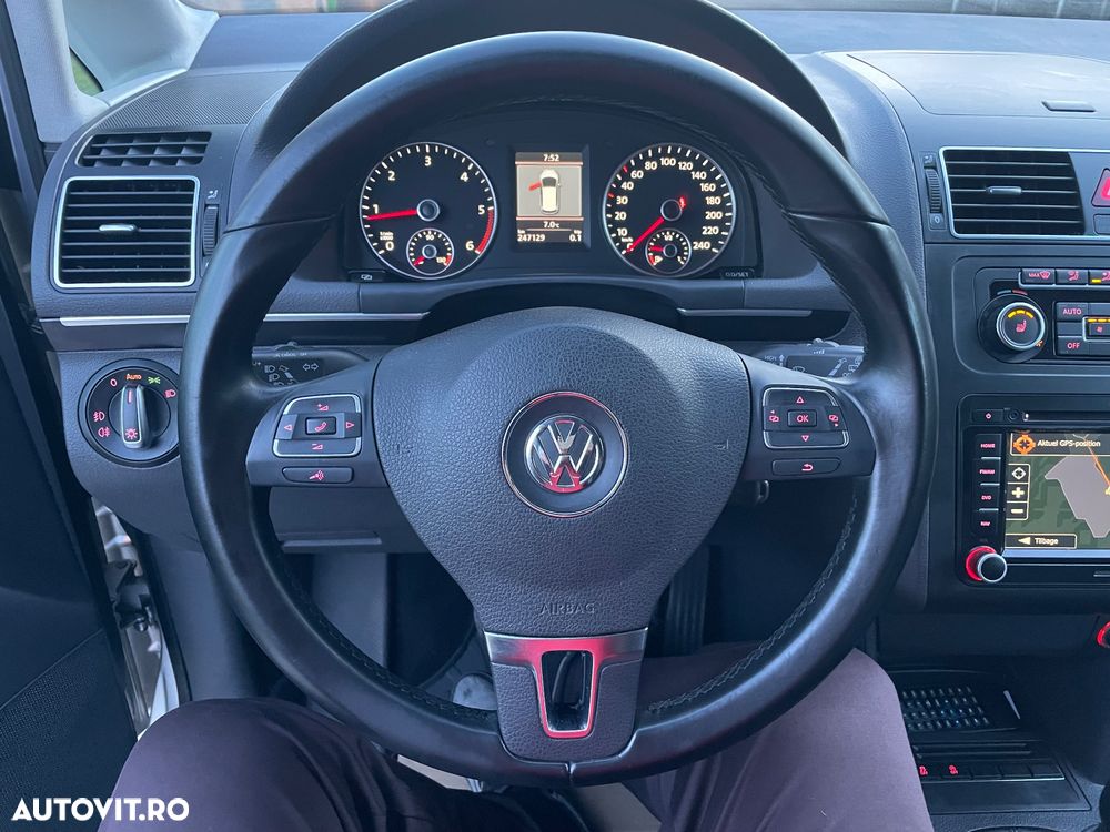 Volkswagen Touran - 27