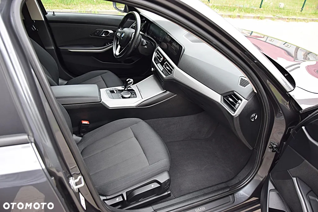 BMW Seria 3 318d M Sport - 11