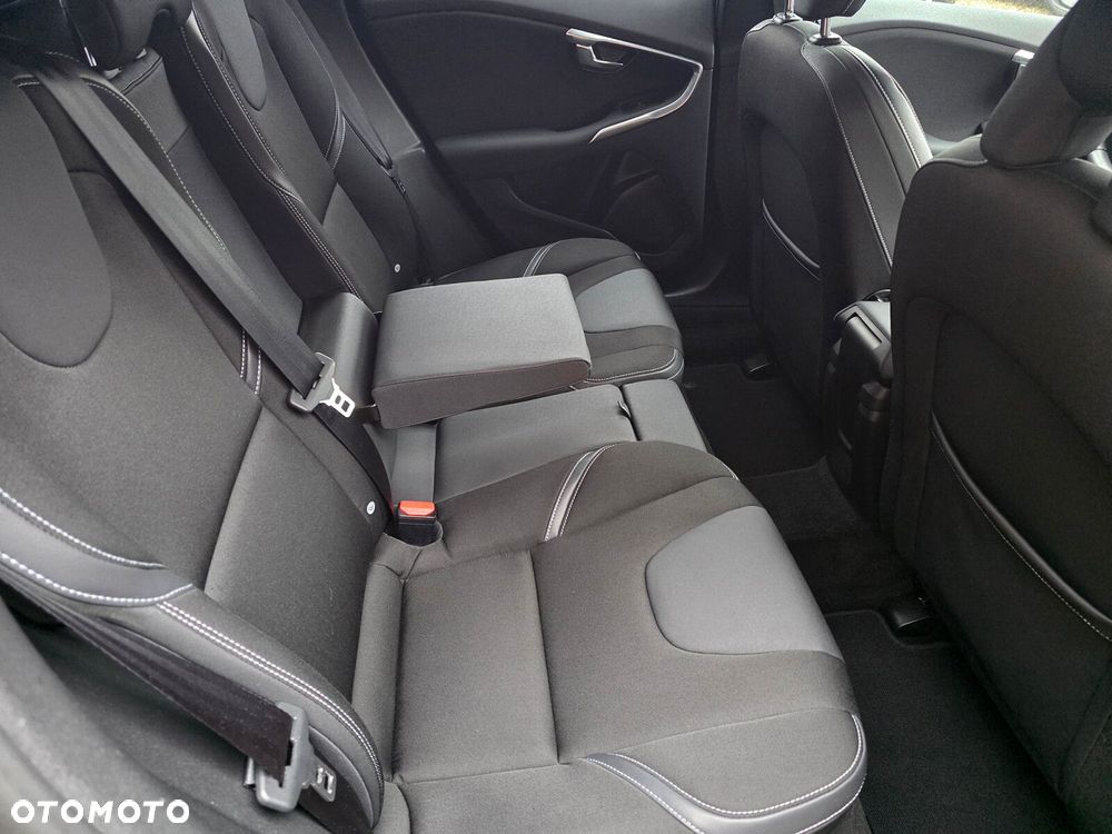 Volvo V40 - 16
