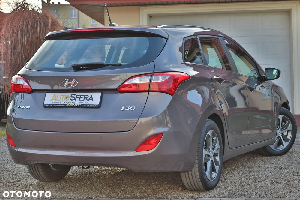 Hyundai i30 blue Kombi 1.6 GDi YES Gold - 6