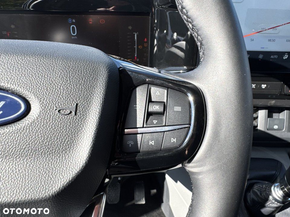 Ford Tourneo Custom - 33