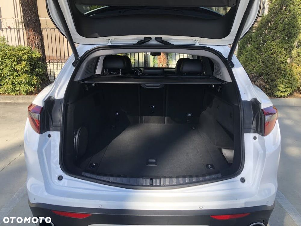 Alfa Romeo Stelvio 2.0 Turbo 16V AT8-Q4 Lusso - 13