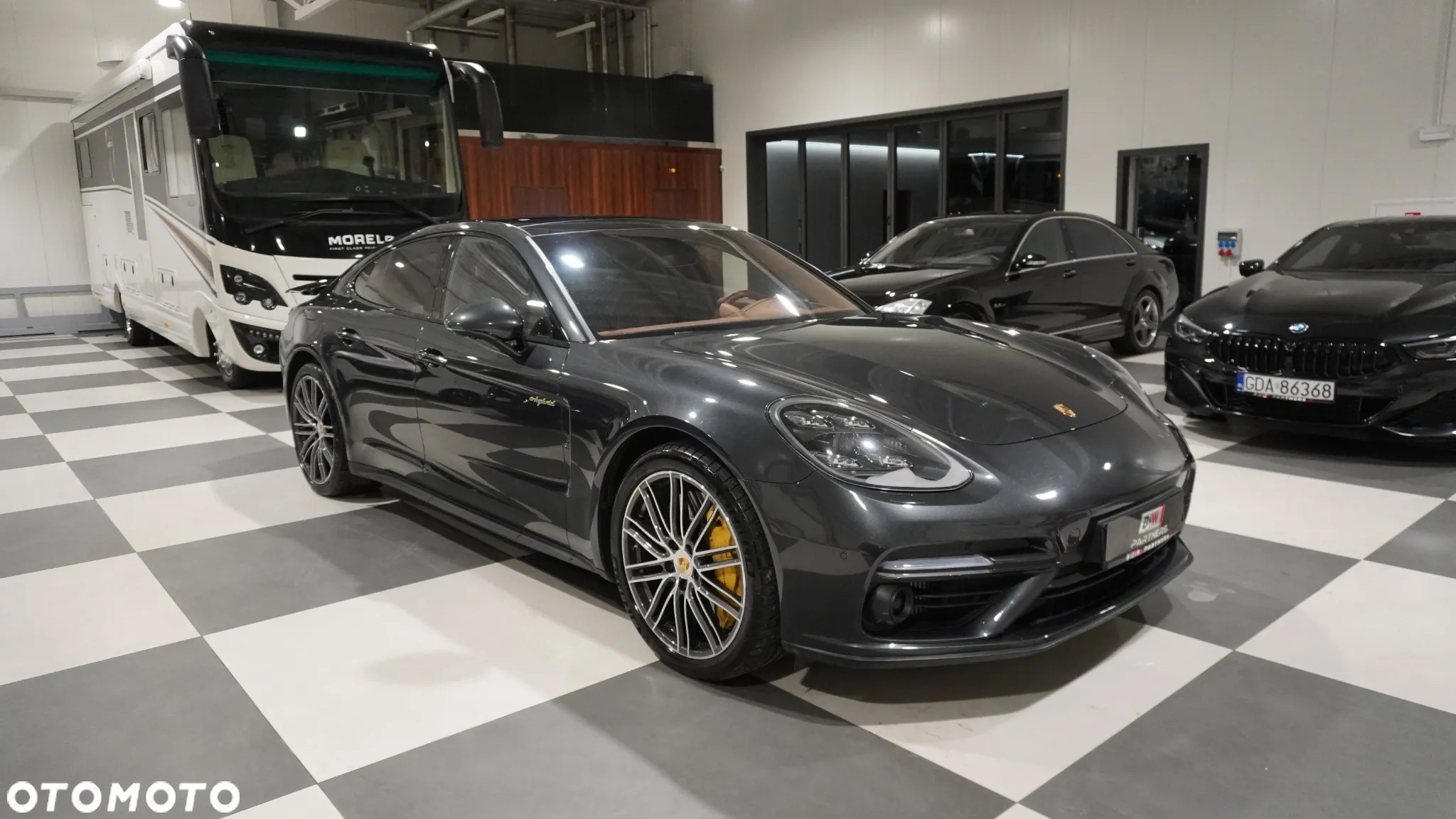Porsche Panamera - 16