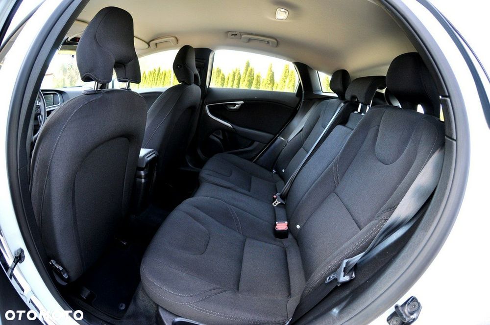 Volvo V40 D2 Momentum - 9