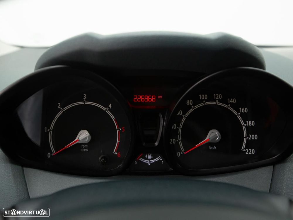 Ford Fiesta Van - 14