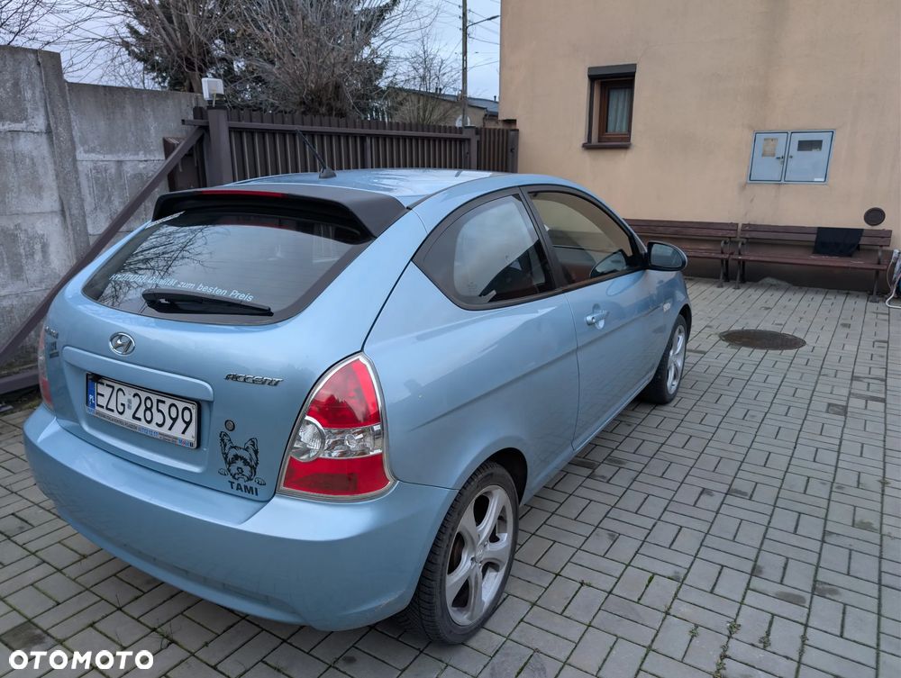 Hyundai Accent - 3