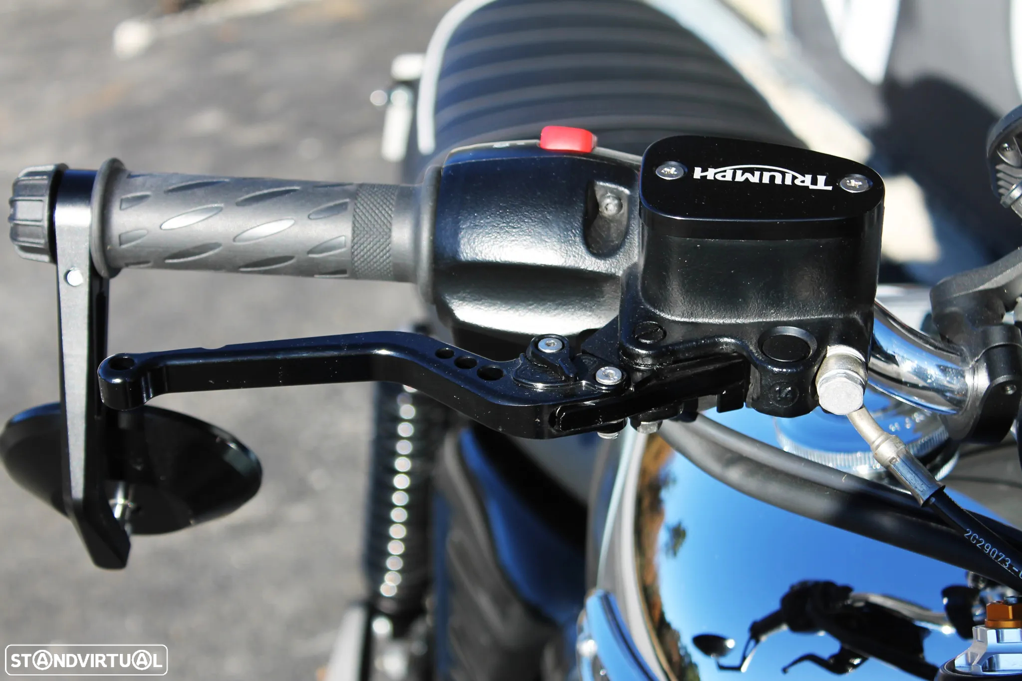 Triumph Bonneville Chrome Edition-Custom - 11