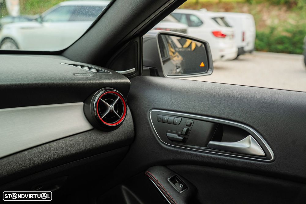 Mercedes-Benz GLA 45 AMG 4Matic 7G-DCT - 29