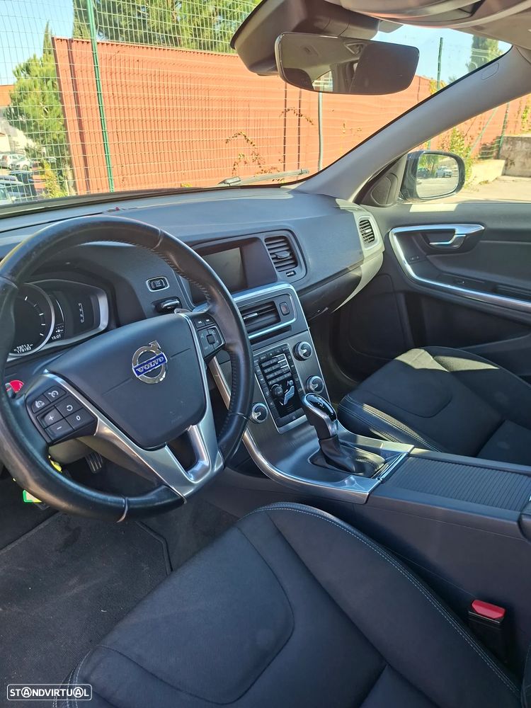 Volvo V60 Cross Country - 12