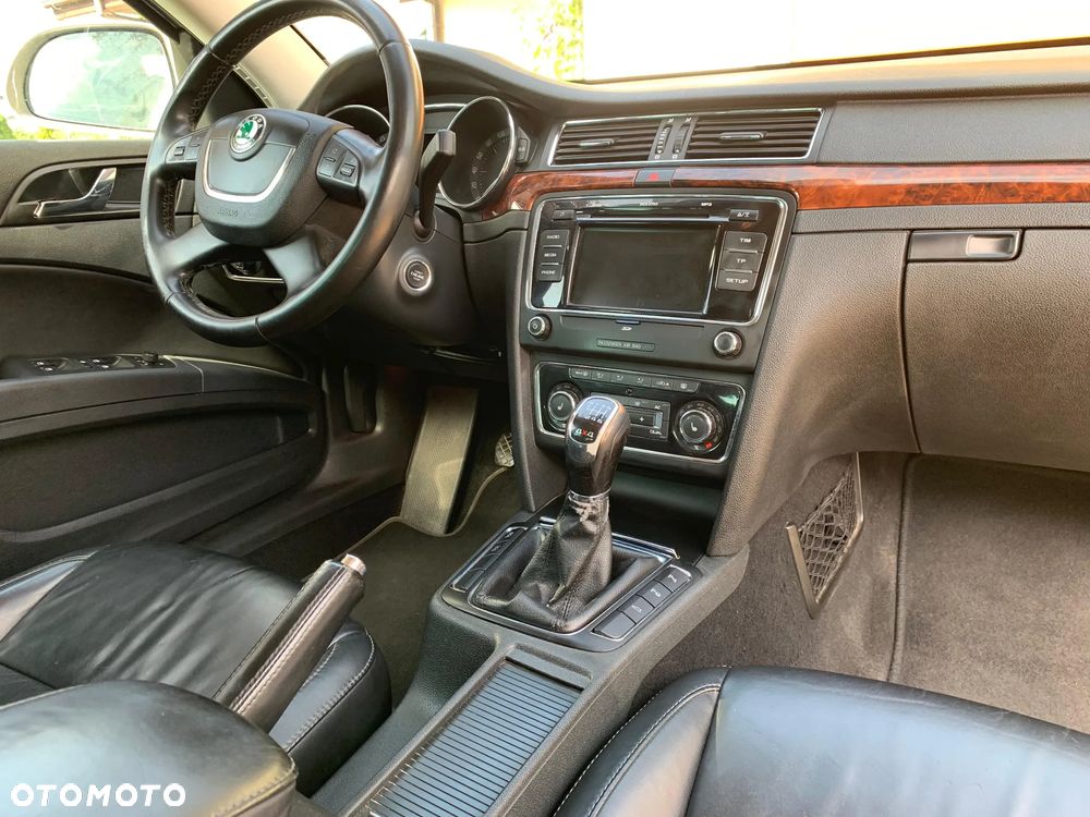 Skoda Superb 2.0 TDI 4x4 Elegance - 22