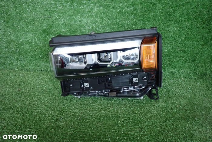 TOYOTA LAND CRUISER J250 J25 24- lampa lewa przednia przód - 1