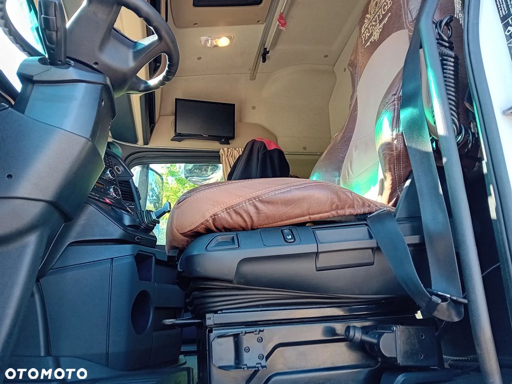 Mercedes-Benz ACTROS - 11