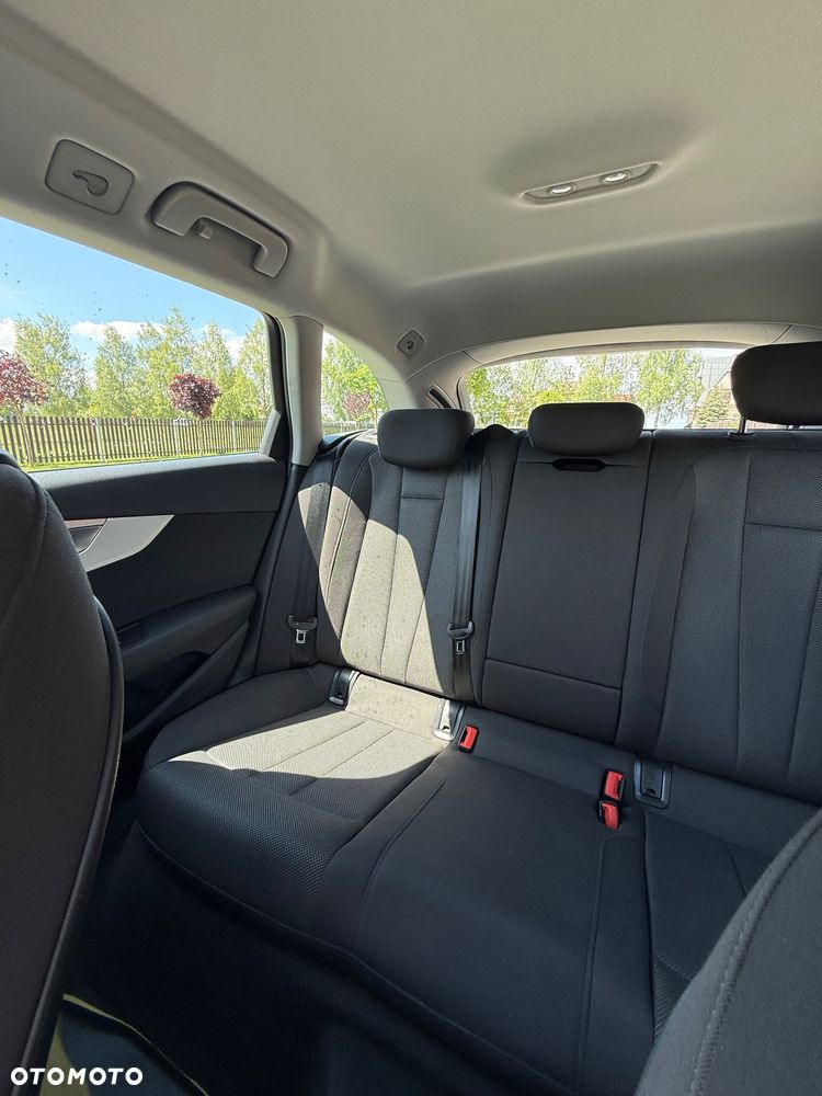 Audi A4 Avant 40 TDI S tronic - 32
