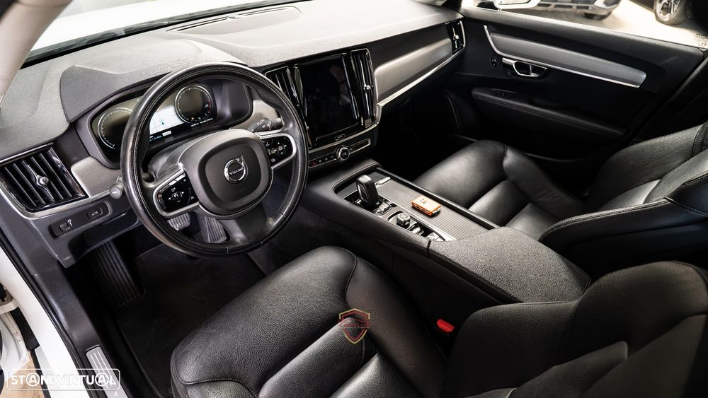 Volvo V90 2.0 B4 Momentum Plus Geartronic - 20