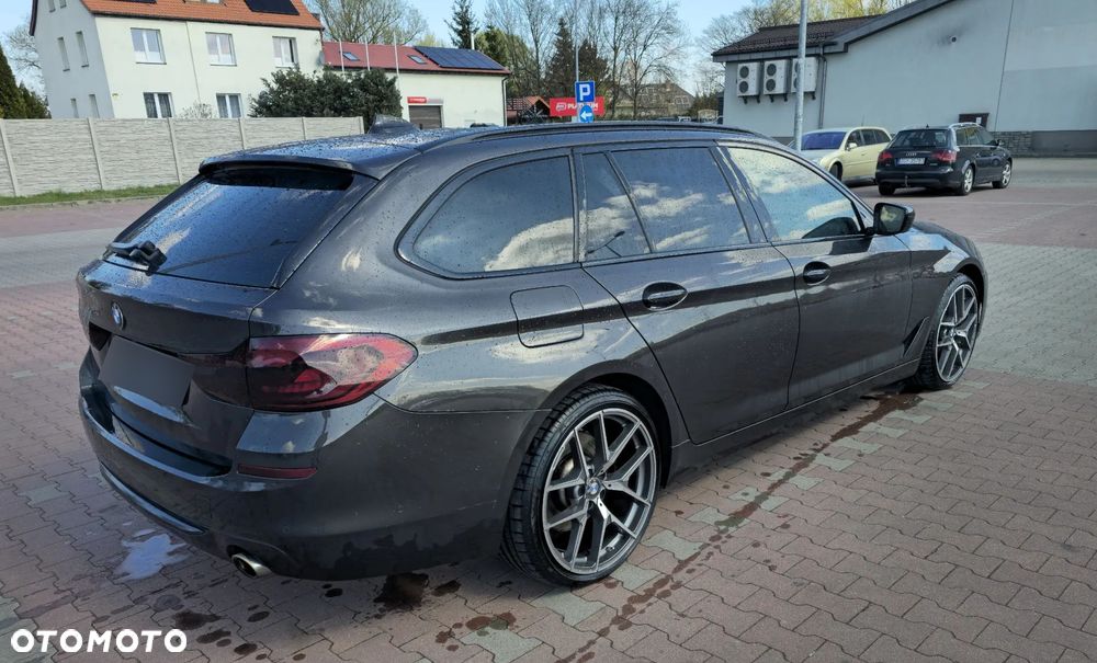 BMW Seria 5 530d xDrive Luxury Line sport - 4