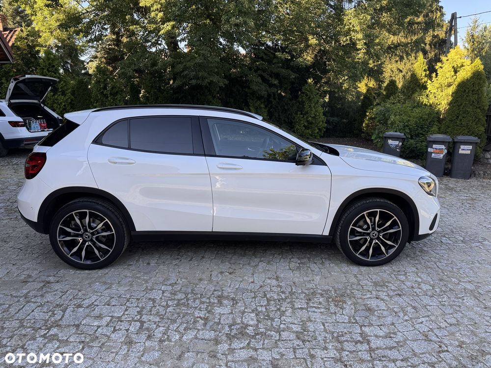 Mercedes-Benz GLA - 2