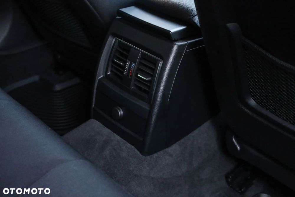 BMW Seria 3 318i - 22