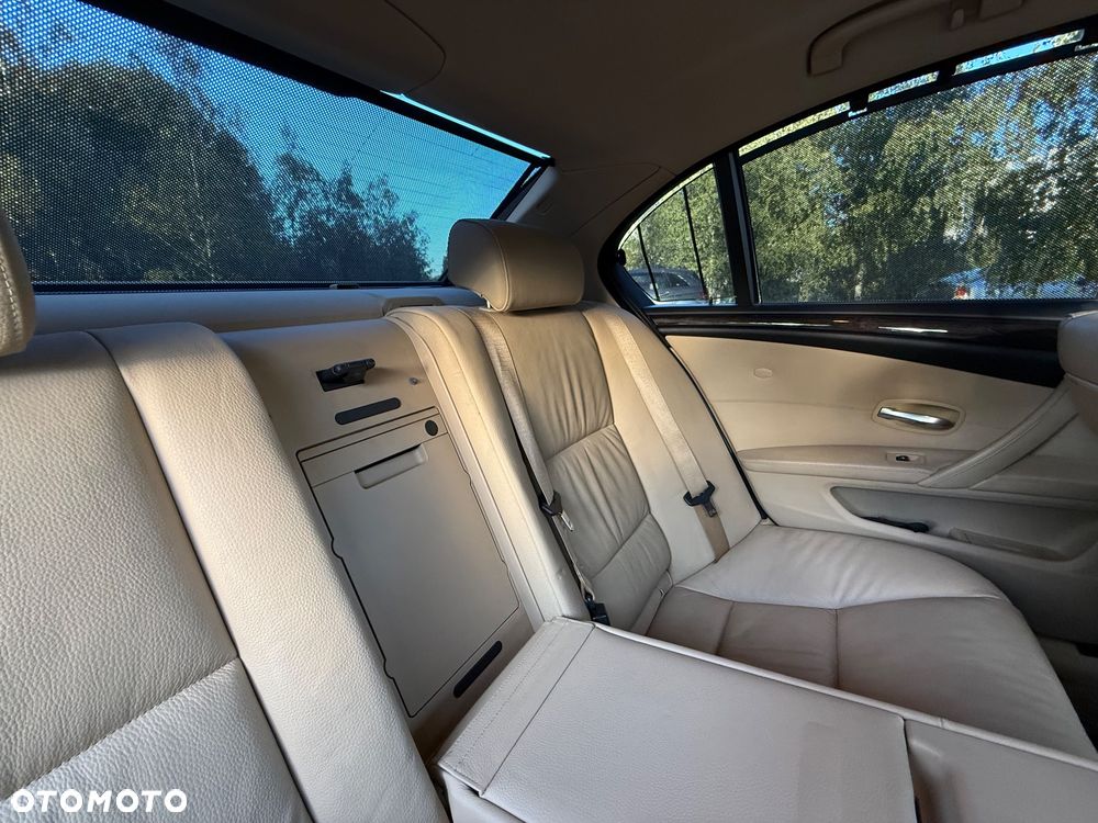 BMW Seria 5 520d - 23