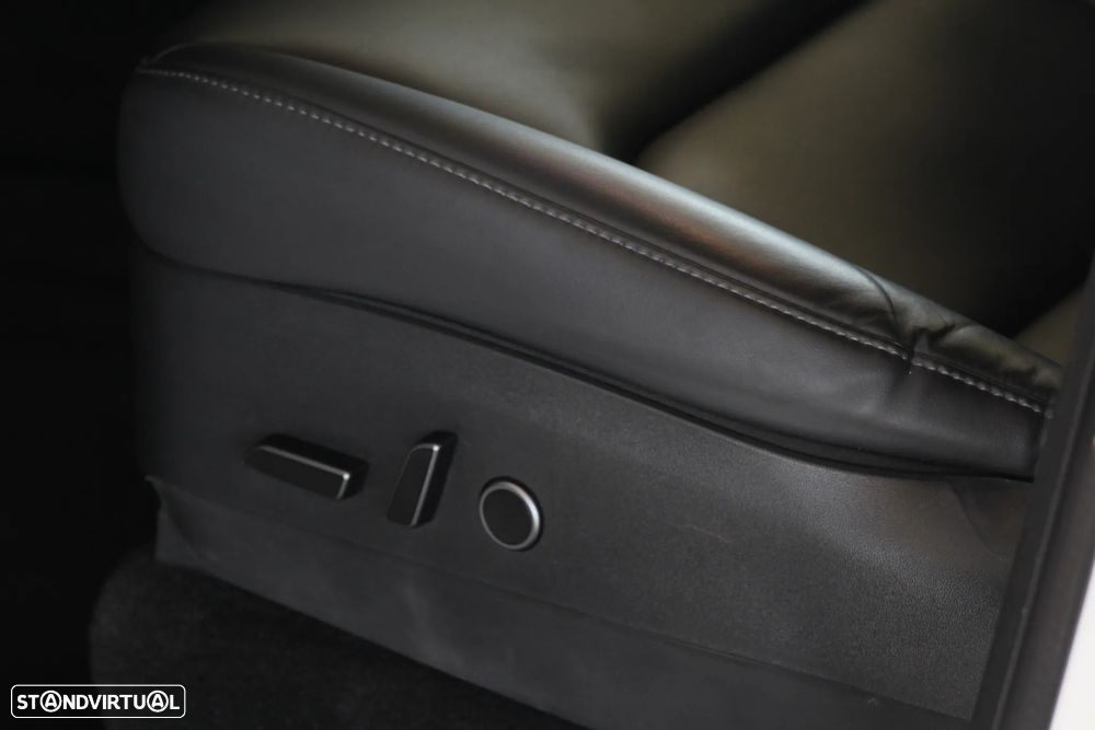 Tesla Model Y Long Range Dual Motor AWD - 27