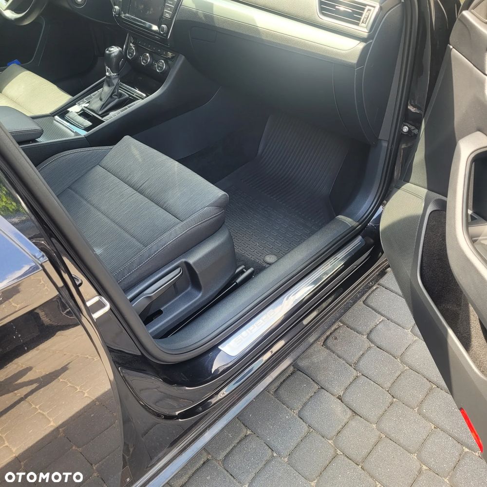 Skoda Superb 2.0 TDI Ambition DSG - 9