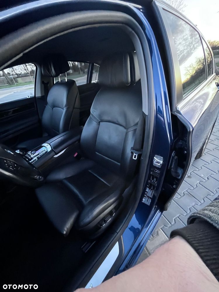 BMW Seria 7 740d xDrive - 11