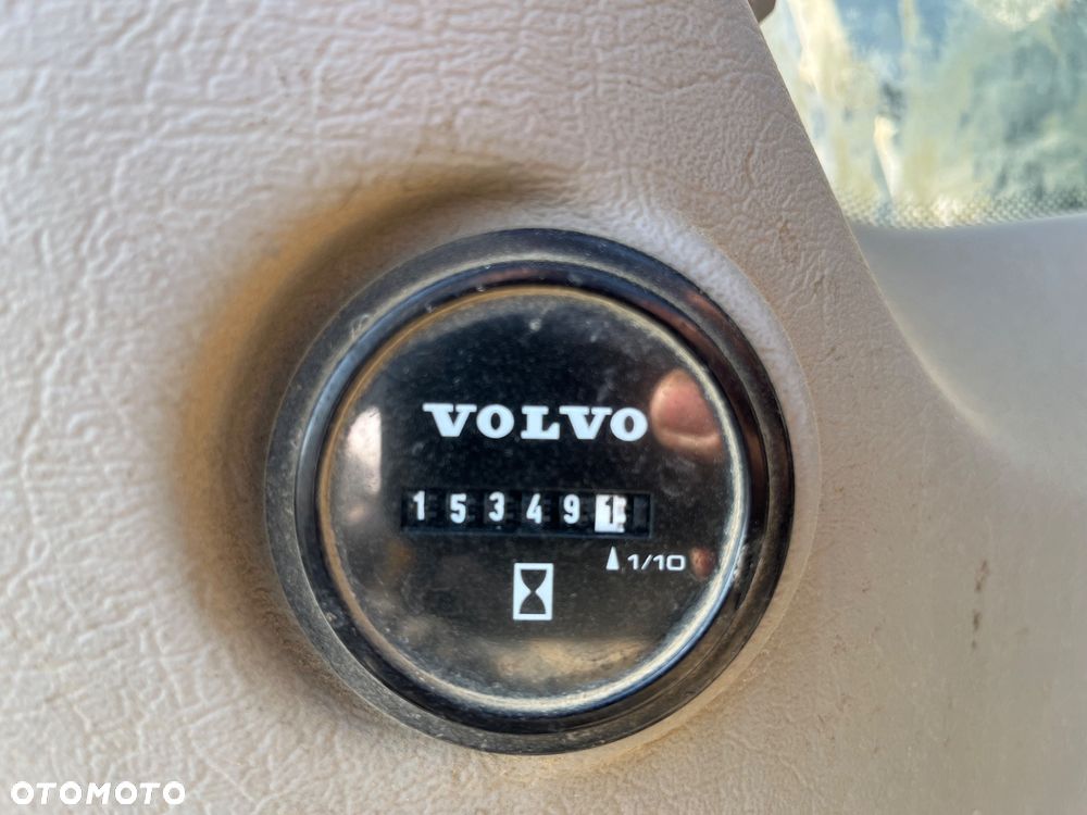 Volvo EC 220 DL - 11