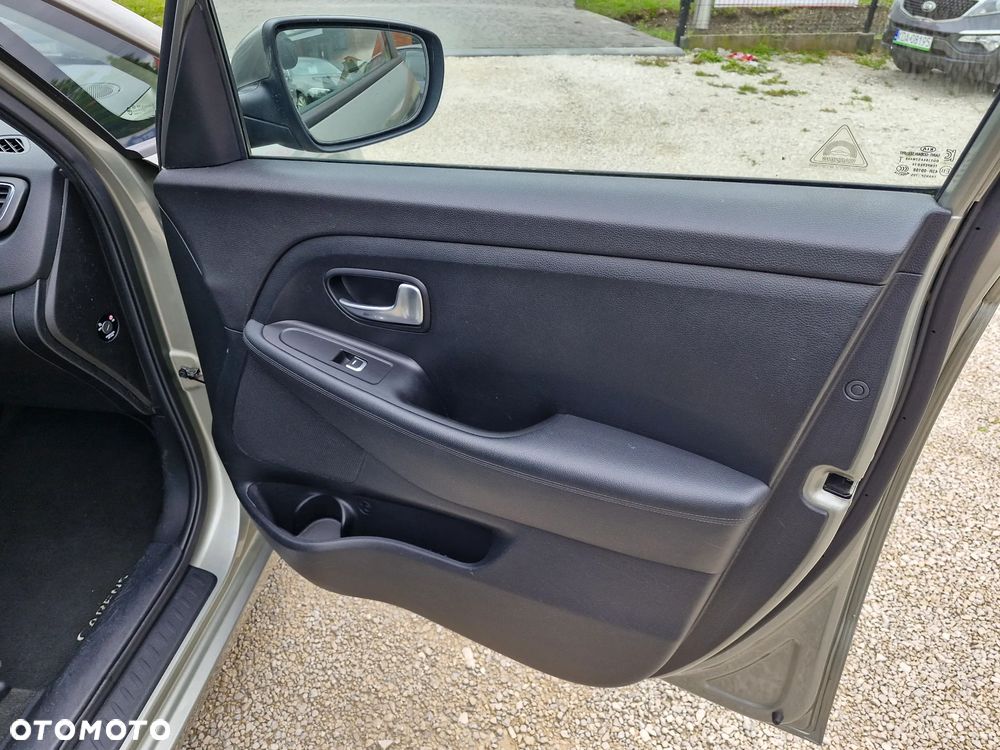 Kia Carens - 19