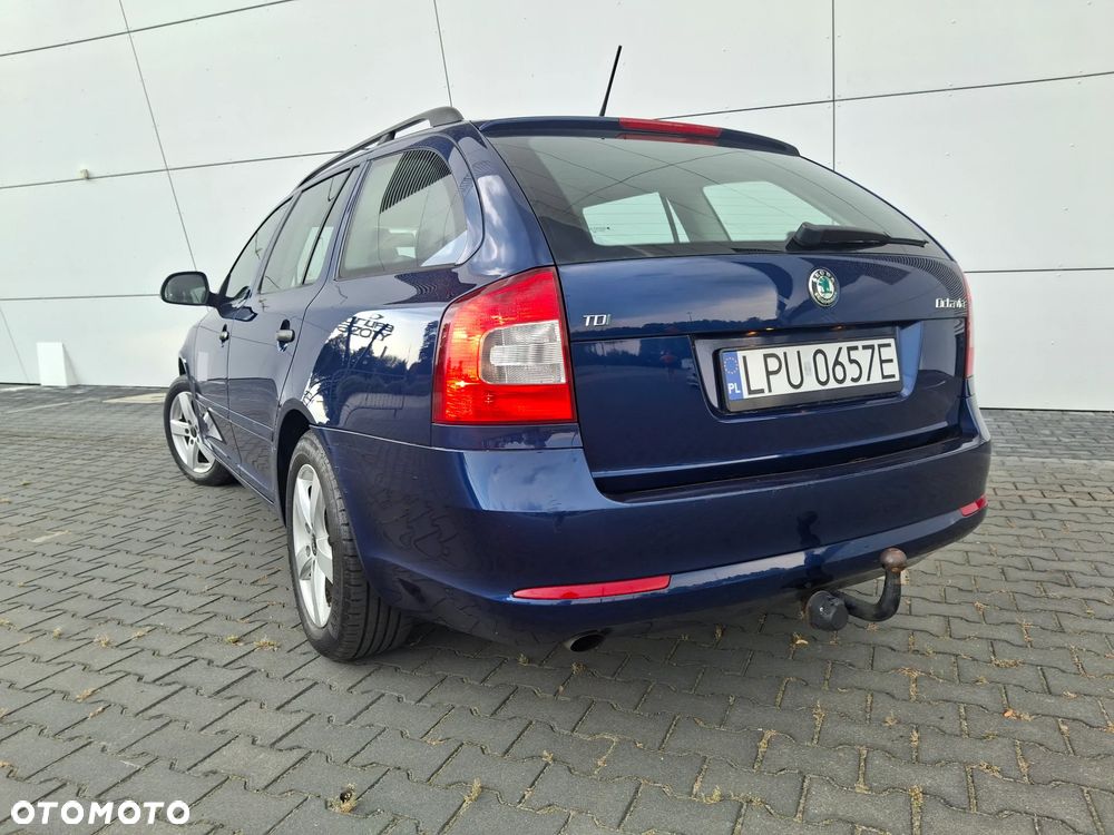 Skoda Octavia 1.6 TDI DPF Ambiente - 16