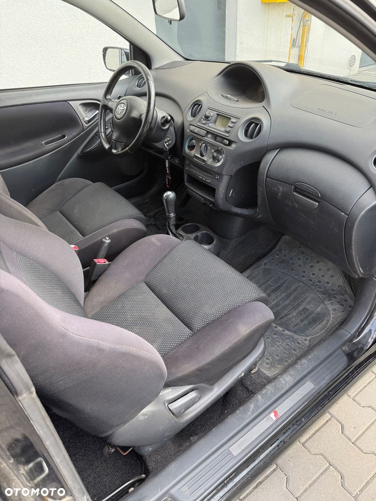 Toyota Yaris - 17