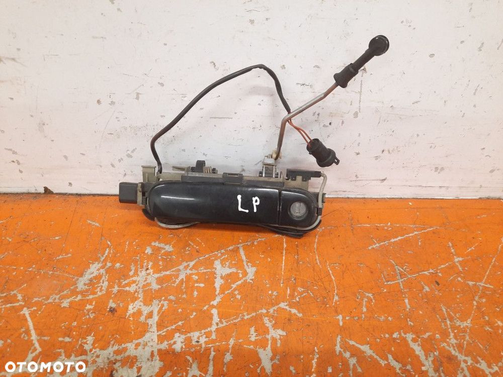 AUDI A3 1.6 KAT 96-00 KLAMKA PRZÓD PRZEDNIA  LEWA  LY9B