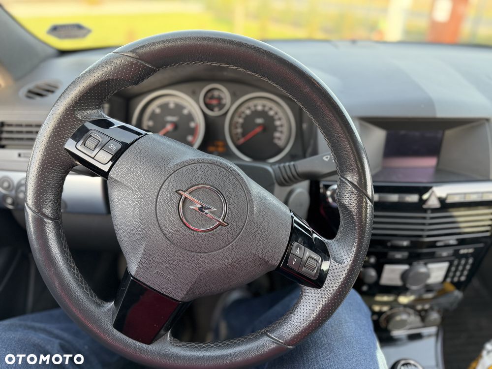 Opel Astra 1.9 CDTI Cosmo - 9