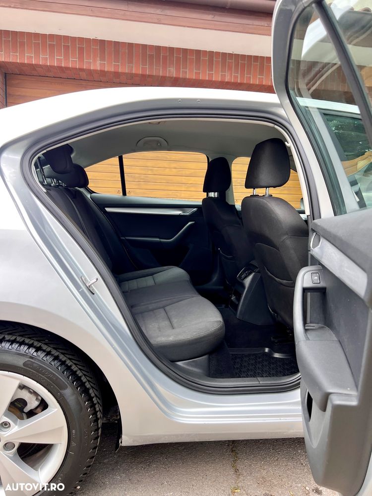 Skoda Octavia 2.0 TDI ELEGANCE DSG - 5