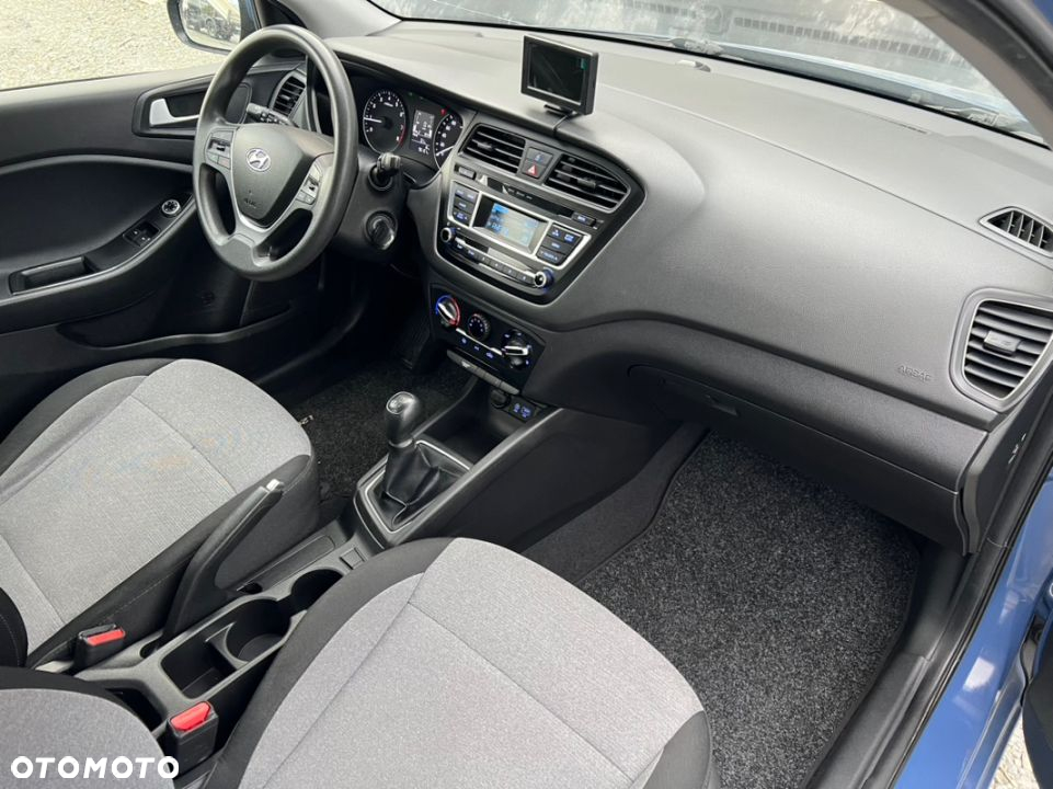 Hyundai i20 blue 1.2 - 17