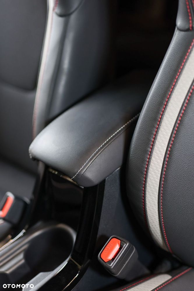 Toyota Corolla 2.0 Hybrid GR Sport Dynamic - 31