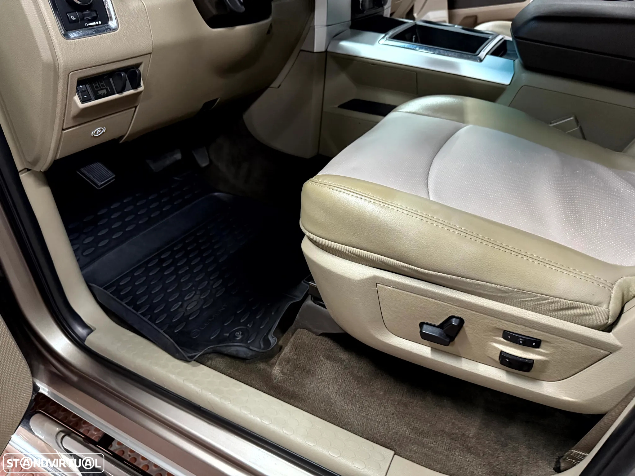 Dodge RAM 3500 Dually 6.7 Cummins Laramie - 39