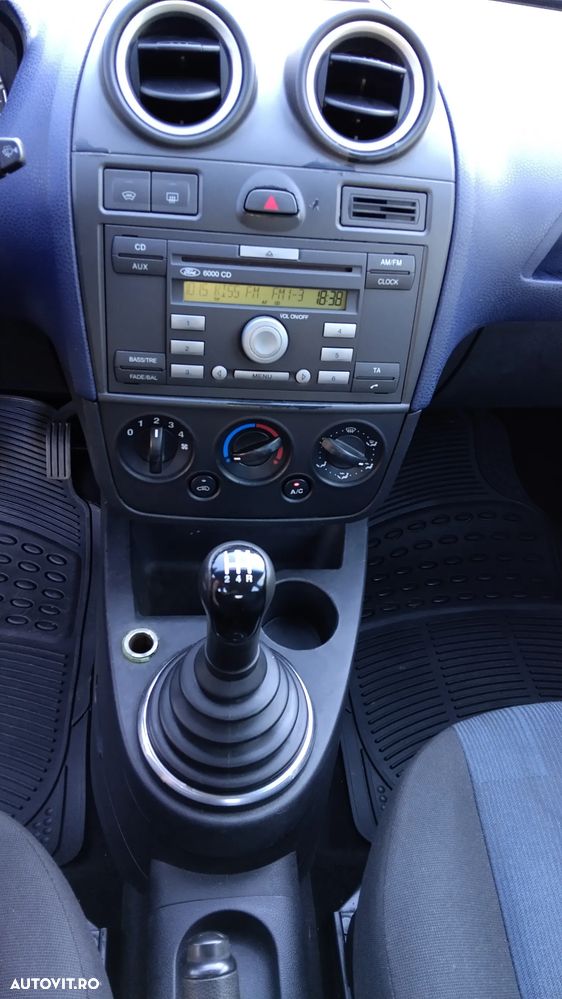 Ford Fiesta 1.25i Comfort - 14